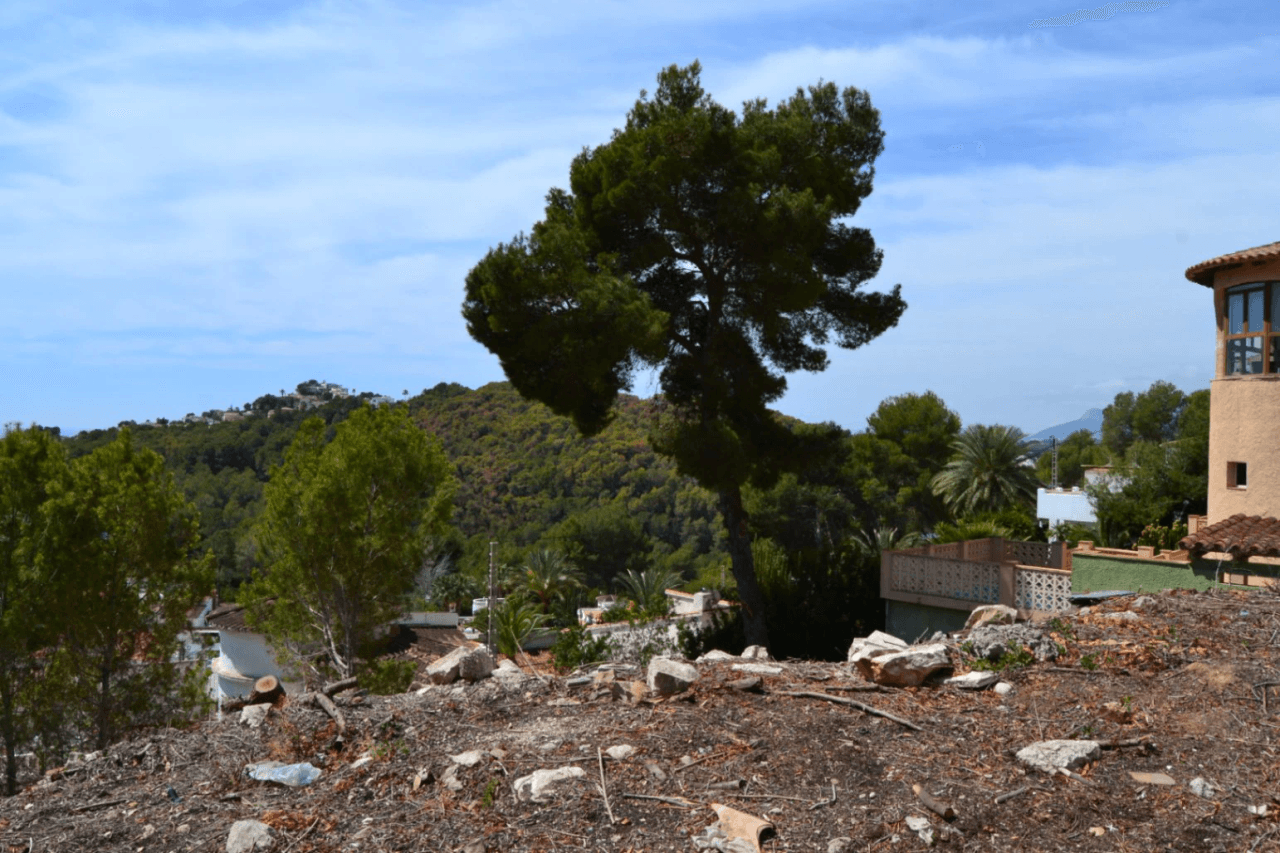 Bouwkavel met uitzicht op zee en bergen in Moraira