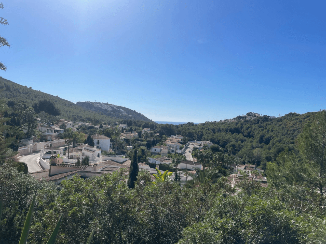 Baugrundstück mit Meer- und Bergblick in Moraira