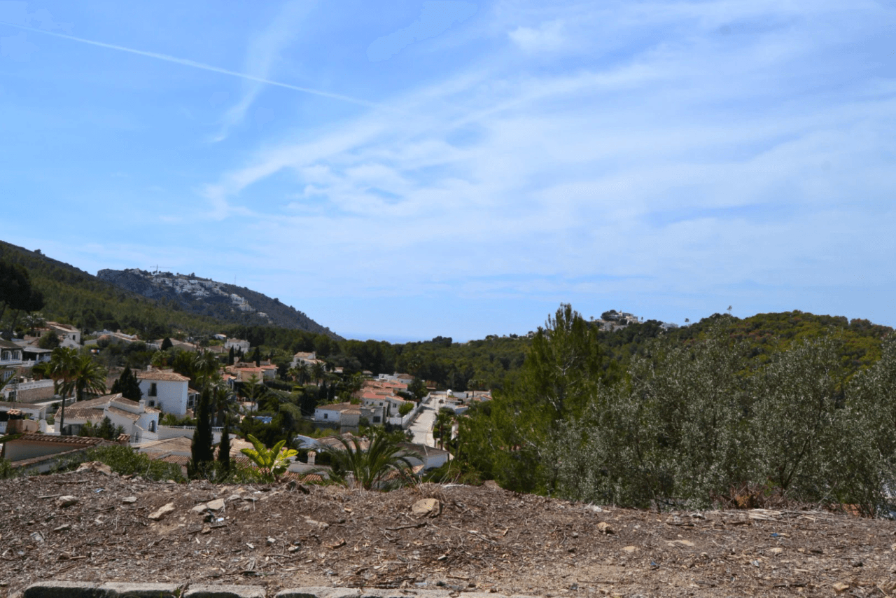 Bouwkavel met uitzicht op zee en bergen in Moraira