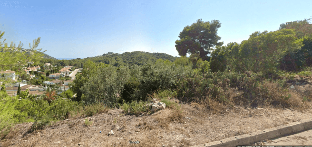 Bouwkavel met uitzicht op zee en bergen in Moraira