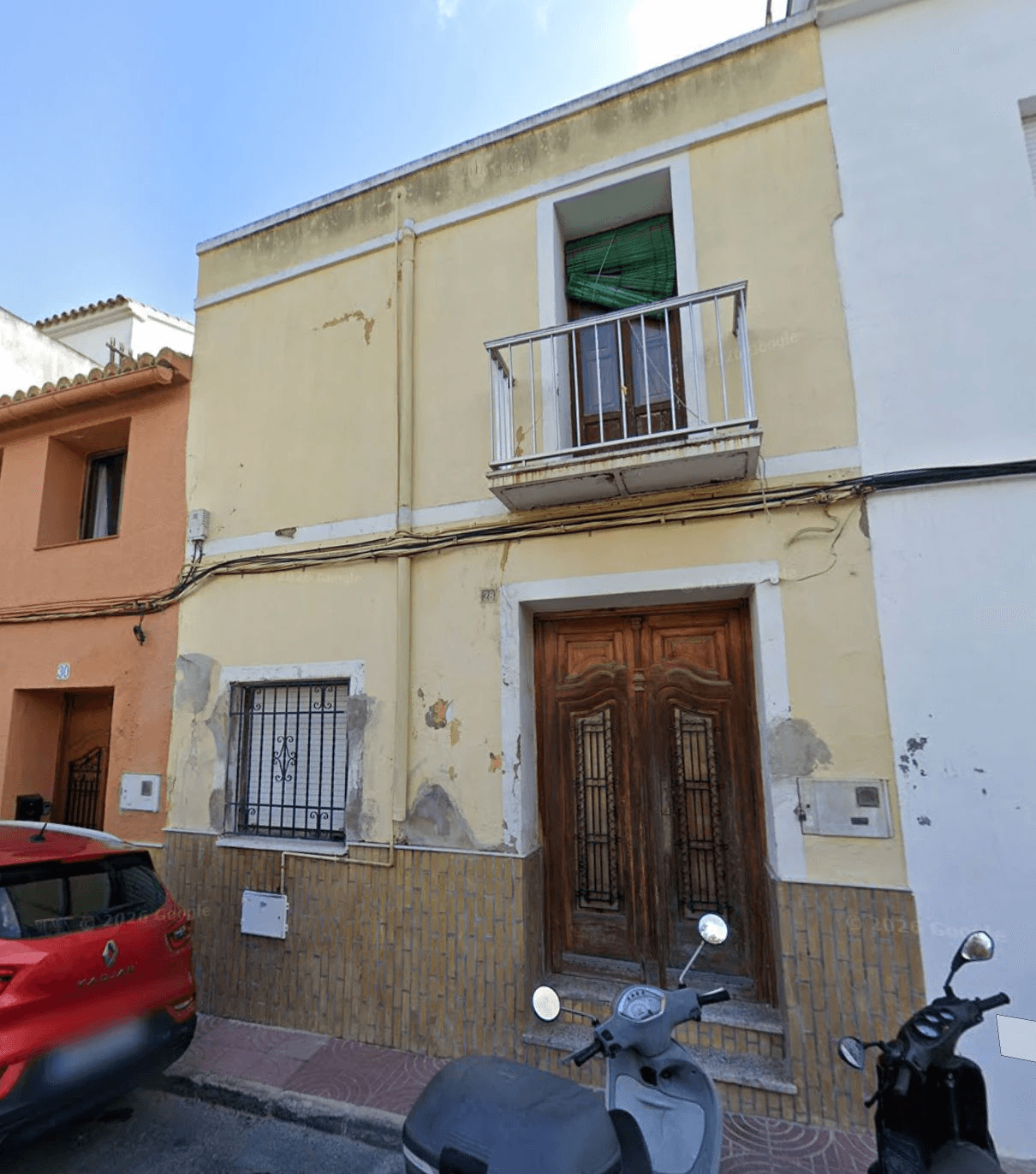 Casa de pueblo para reformar en el centro de Benitachell con gran parcela y enorme potencial