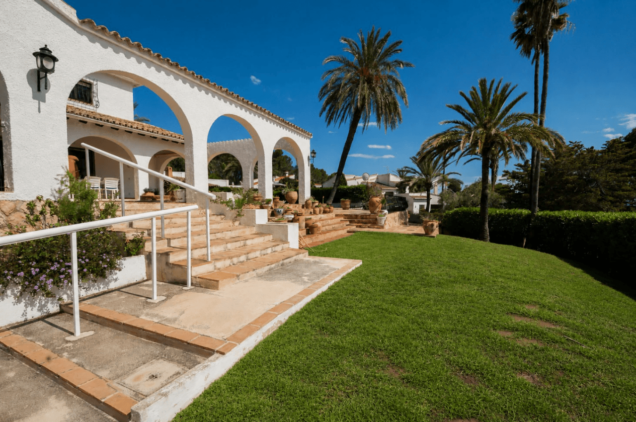 Villa mit atemberaubendem Panoramablick und teilweisem Meerblick zu verkaufen in Pla Del Mar, Moraira