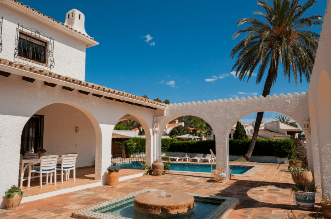 Villa mit atemberaubendem Panoramablick und teilweisem Meerblick zu verkaufen in Pla Del Mar, Moraira
