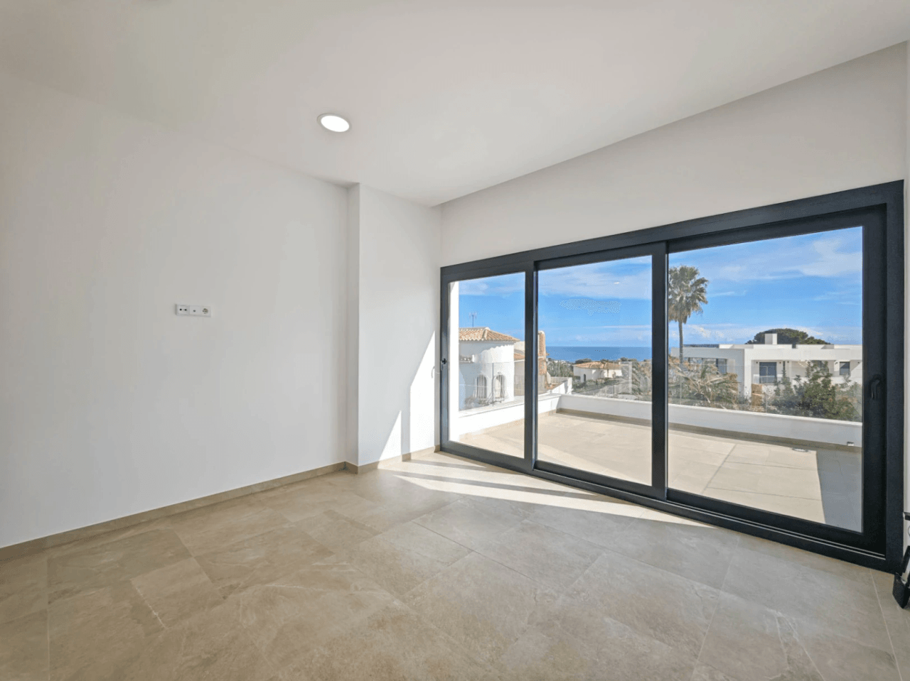 Villa moderna en La Fustera: 3 dormitorios y piscina privada