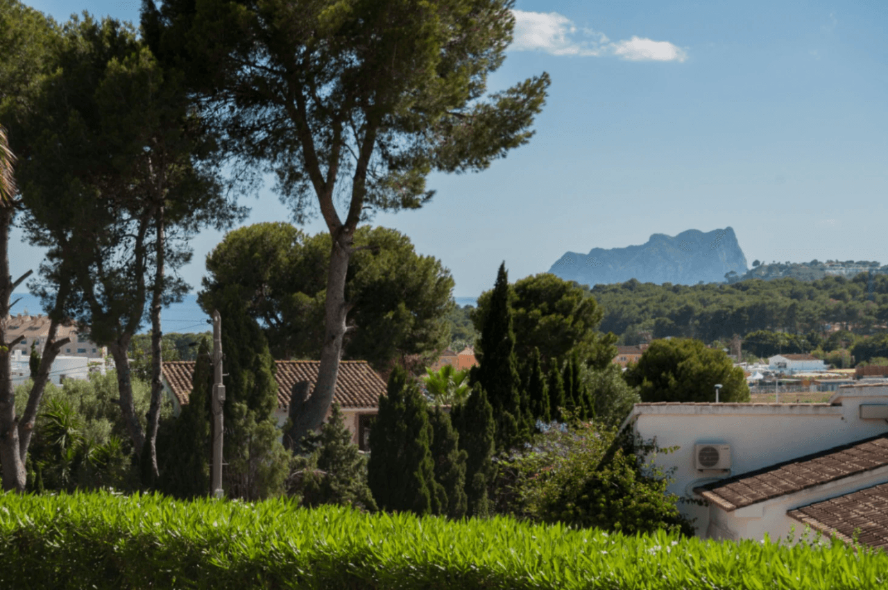 Villa mit atemberaubendem Panoramablick und teilweisem Meerblick zu verkaufen in Pla Del Mar, Moraira