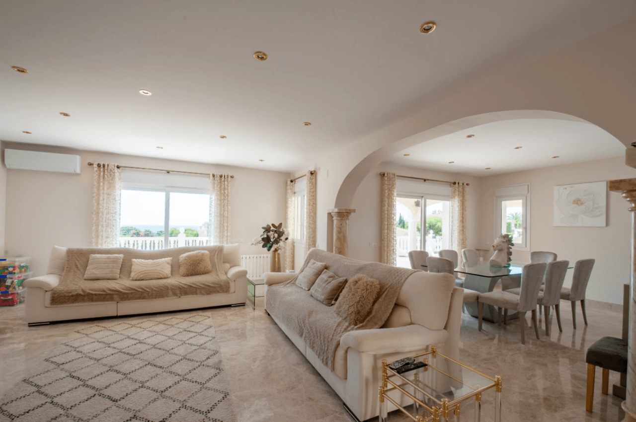 Grande villa élégante avec vue sur la mer à vendre à Moraira