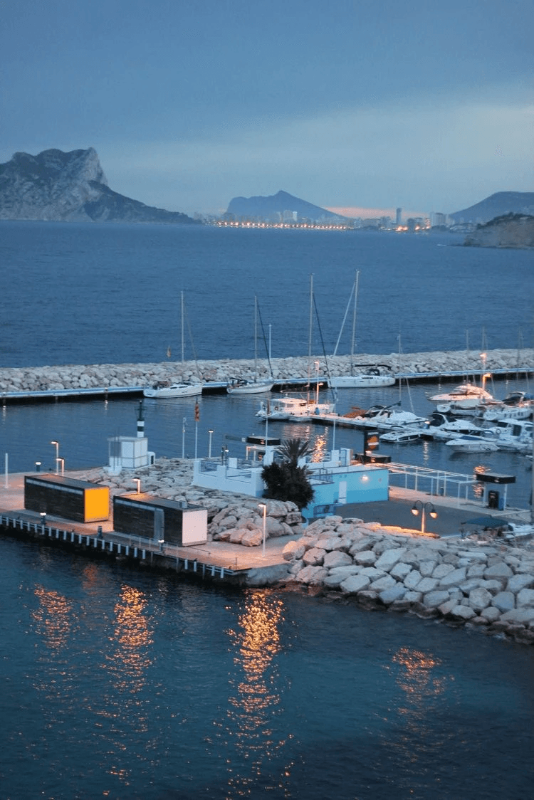 Villa Méditerranéenne Contemporaine à Moraira avec Vue sur la Mer