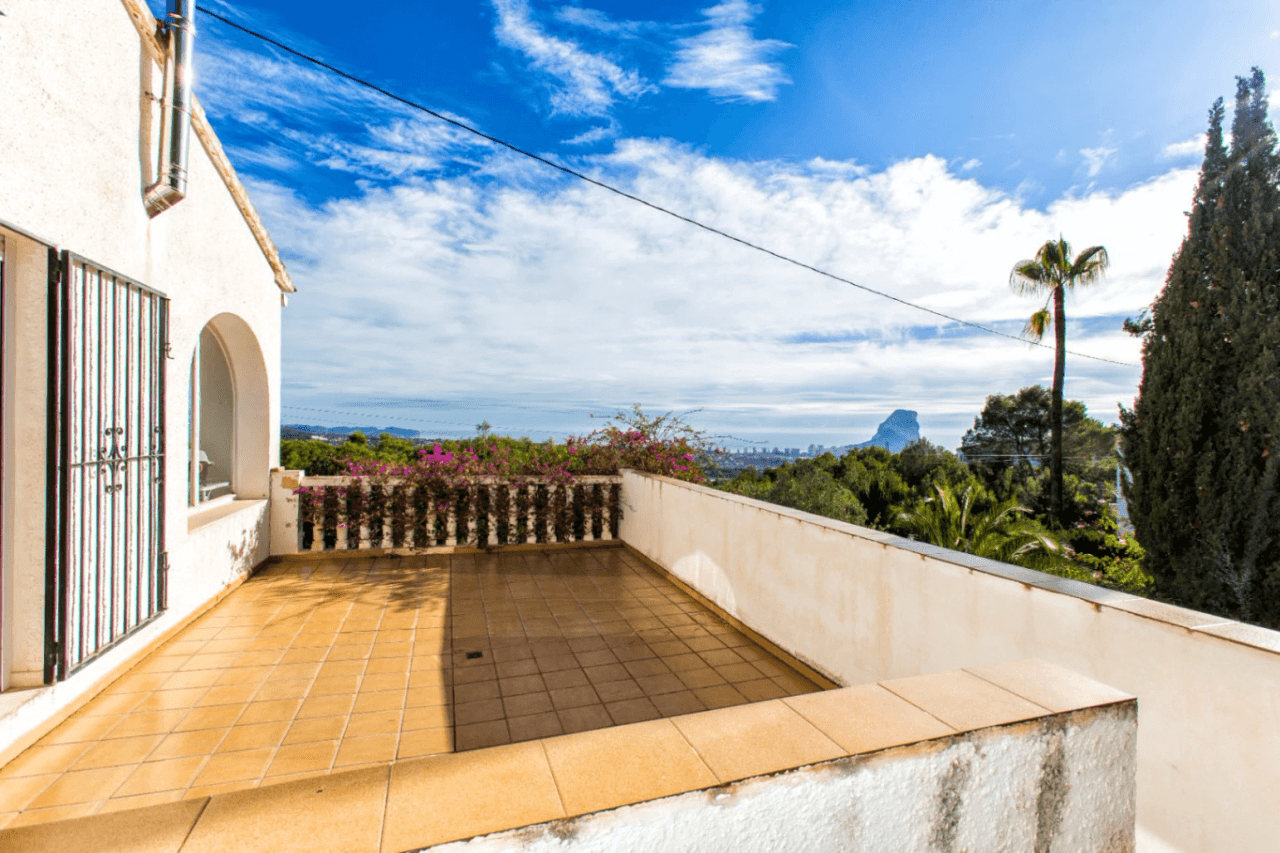 Meerblick Villa und extra Grundstück in Calpe zu verkaufen