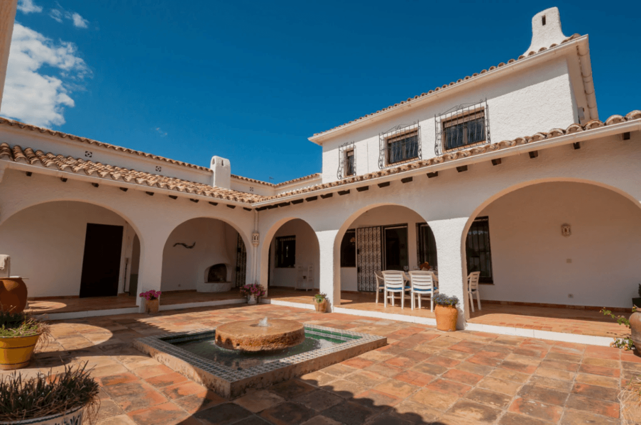 Villa mit atemberaubendem Panoramablick und teilweisem Meerblick zu verkaufen in Pla Del Mar, Moraira