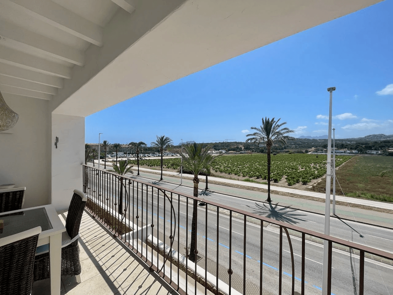 Luxuriöse Duplex-Penthouse-Wohnung, vollständig renoviert im Club Moraira mit privatem Pool und Meerblick.
