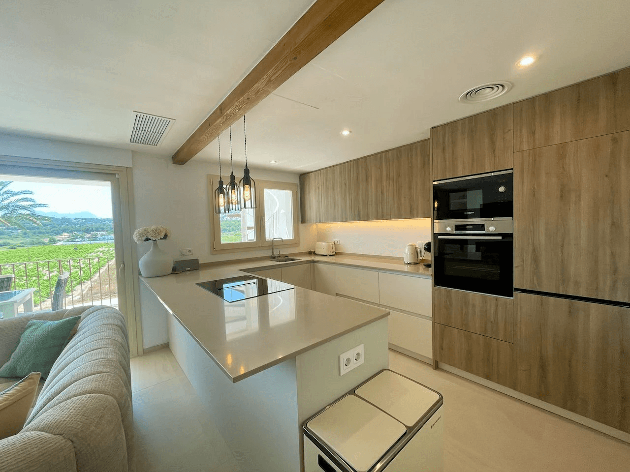 Luxuriöse Duplex-Penthouse-Wohnung, vollständig renoviert im Club Moraira mit privatem Pool und Meerblick.