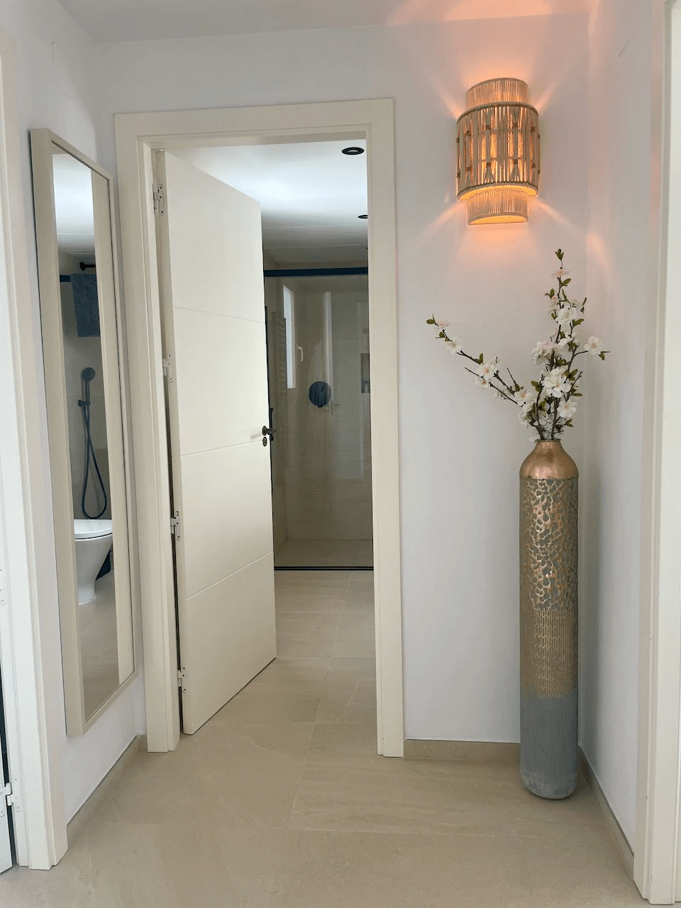 Luxuriöse Duplex-Penthouse-Wohnung, vollständig renoviert im Club Moraira mit privatem Pool und Meerblick.
