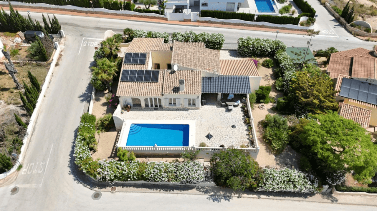 Villa in residential Magnolias, Cumbre del Sol, Costa Blanca North.