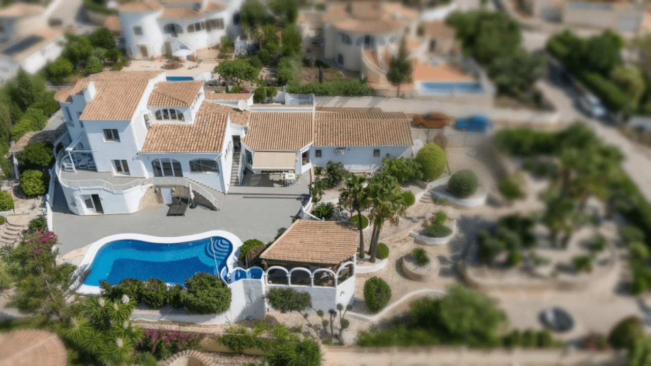Cumbre del Sol villa renovated with sea views