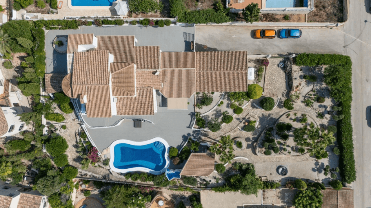 Cumbre del Sol villa renovated with sea views