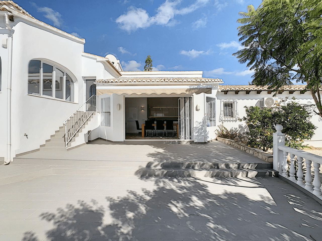 Cumbre del Sol villa renovated with sea views