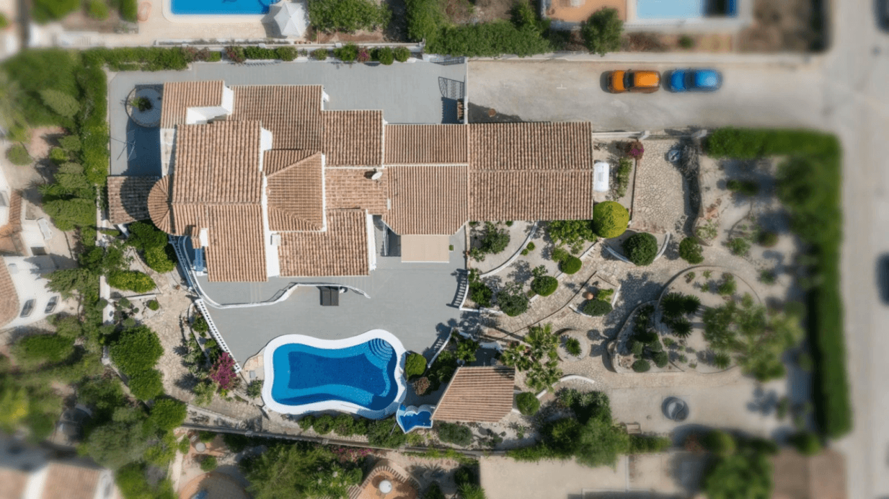 Cumbre del Sol villa renovated with sea views