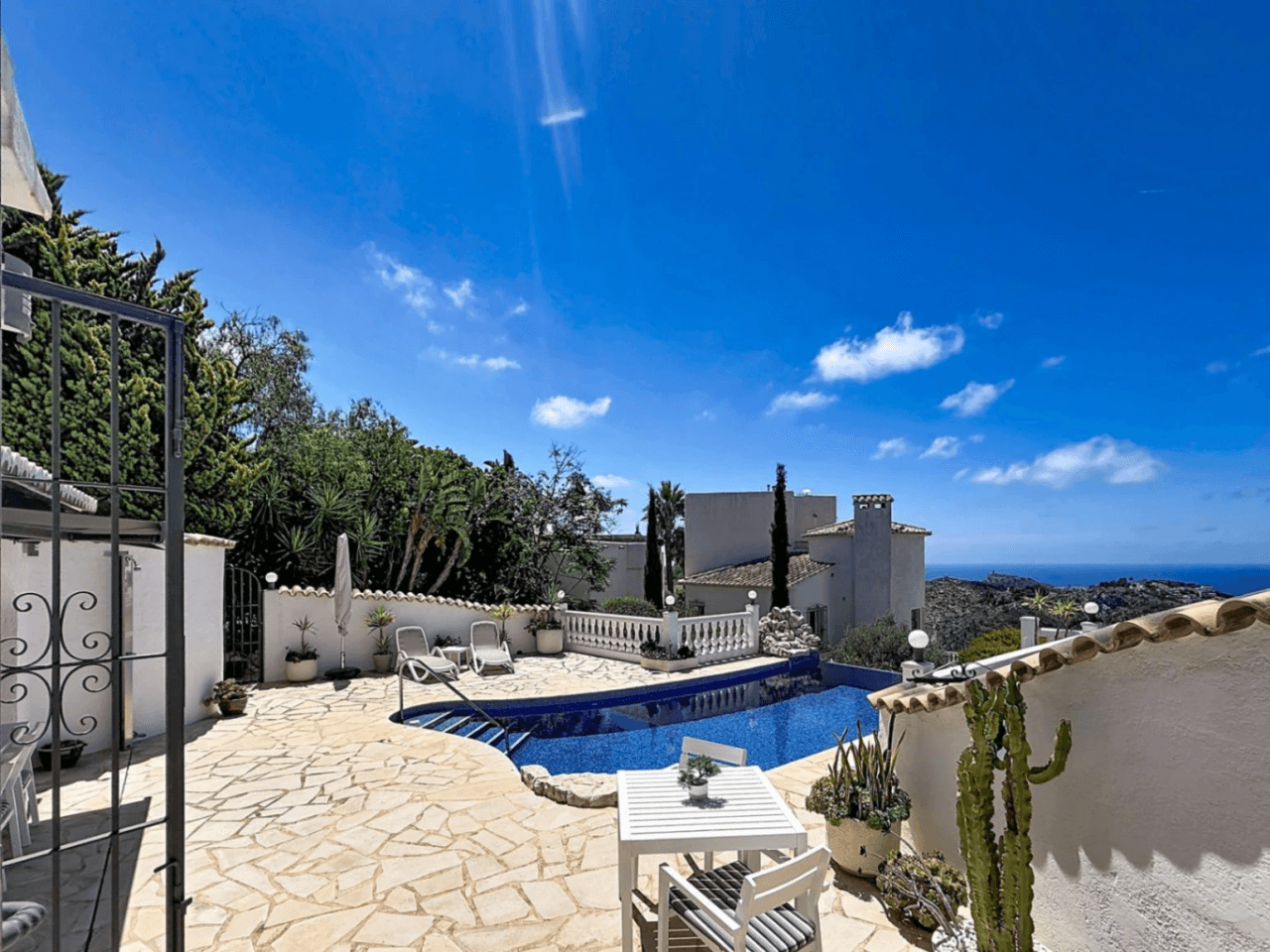 Independent villa with sea views and heated pool Kalmias Cumbre del Sol Costa Blanca North