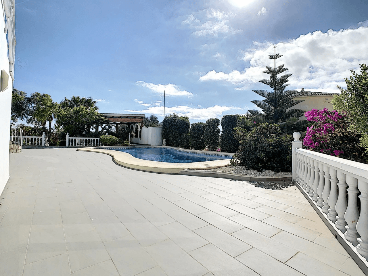 Cumbre del Sol villa renovated with sea views