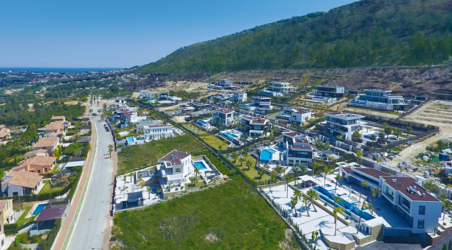 Parcela edificable con vistas al mar en la Urbanización Villes del Vent de Jávea