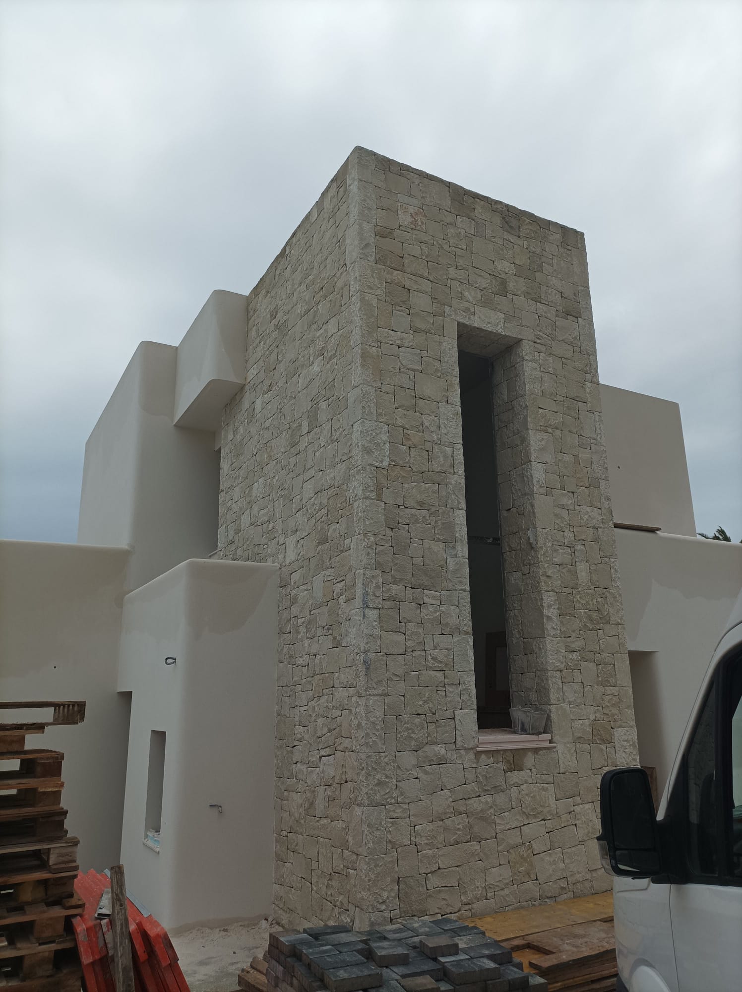 Nieuwbouw villa in Ibiza-stijl te koop in Baladrar Benissa, Costa Blanca