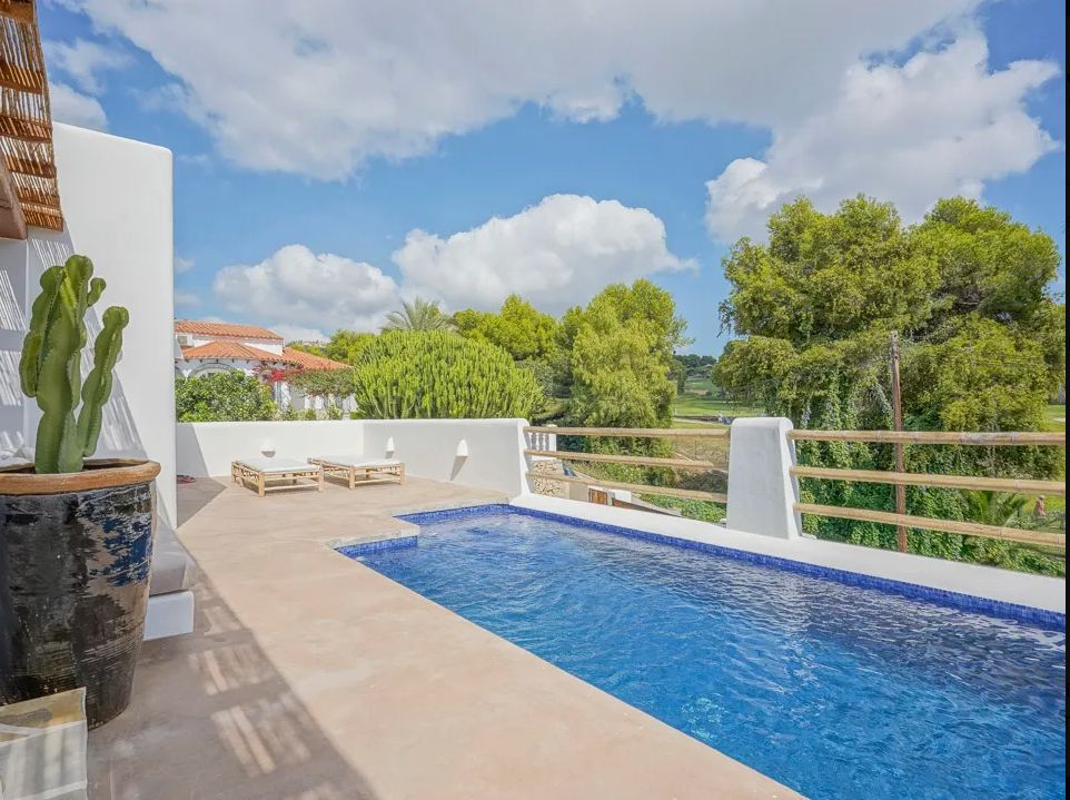 Chalet reformado en estilo Ibiza con vistas al Golf en San Jaime Benissa