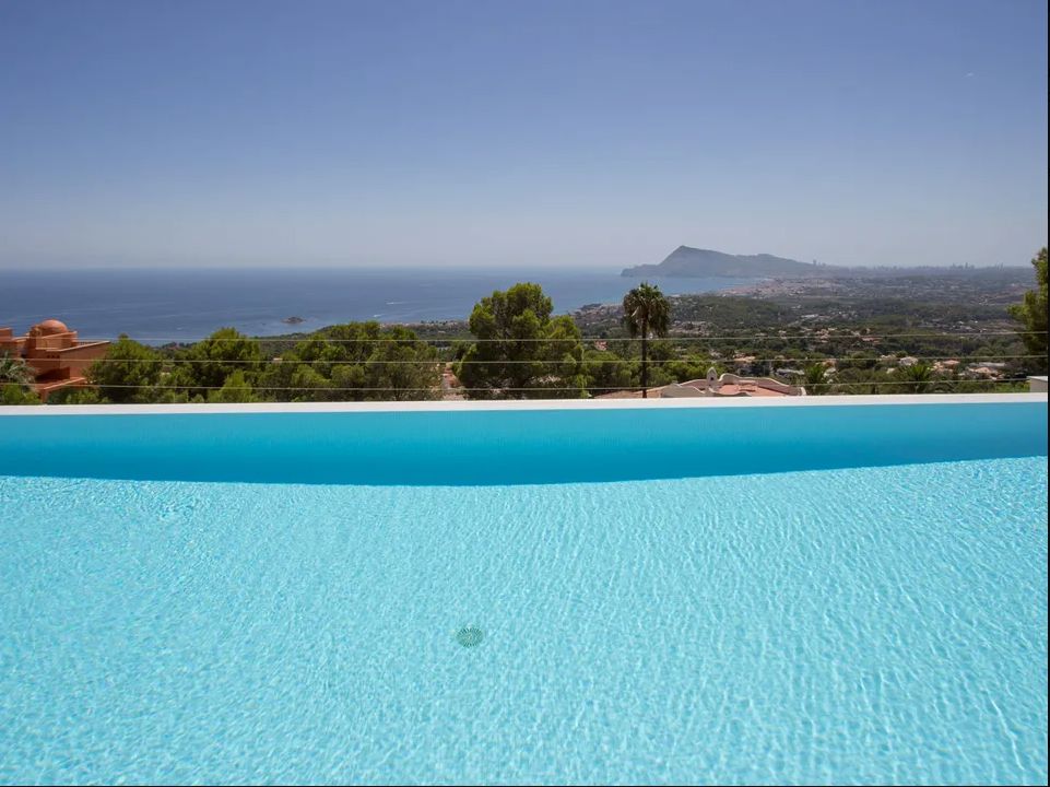Chalet estilo moderno mediterráneo con vistas al mar en Sierra Altea