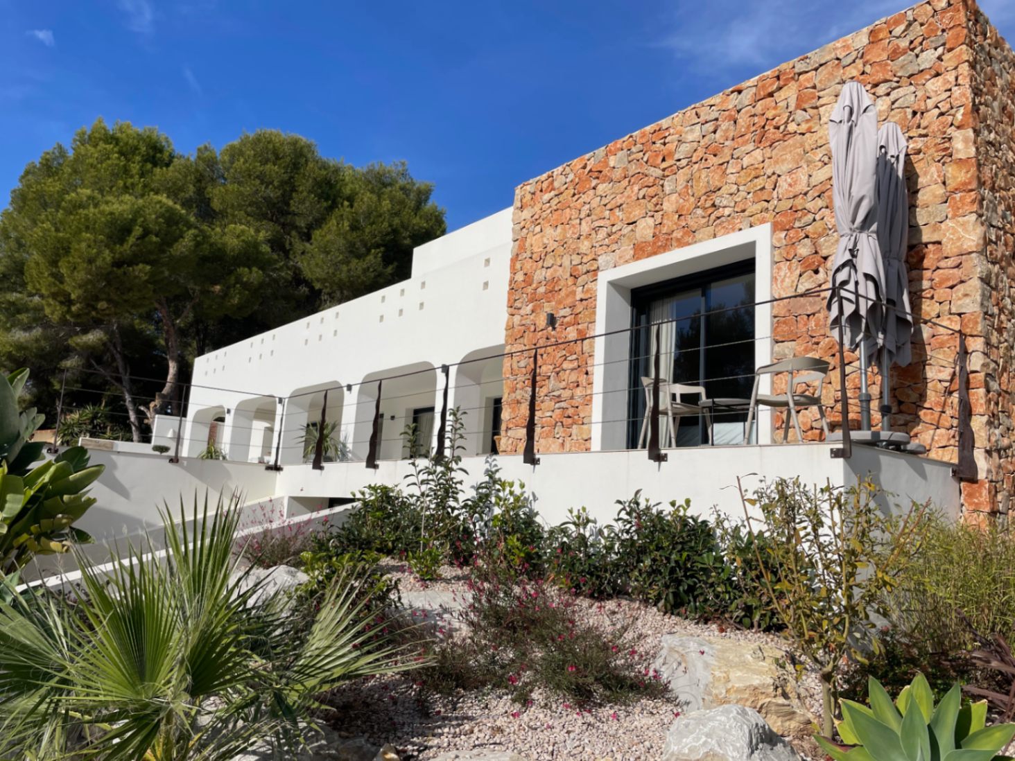 Luxusvilla im Ibiza-Stil mit Meerblick in San Jaime Moraira