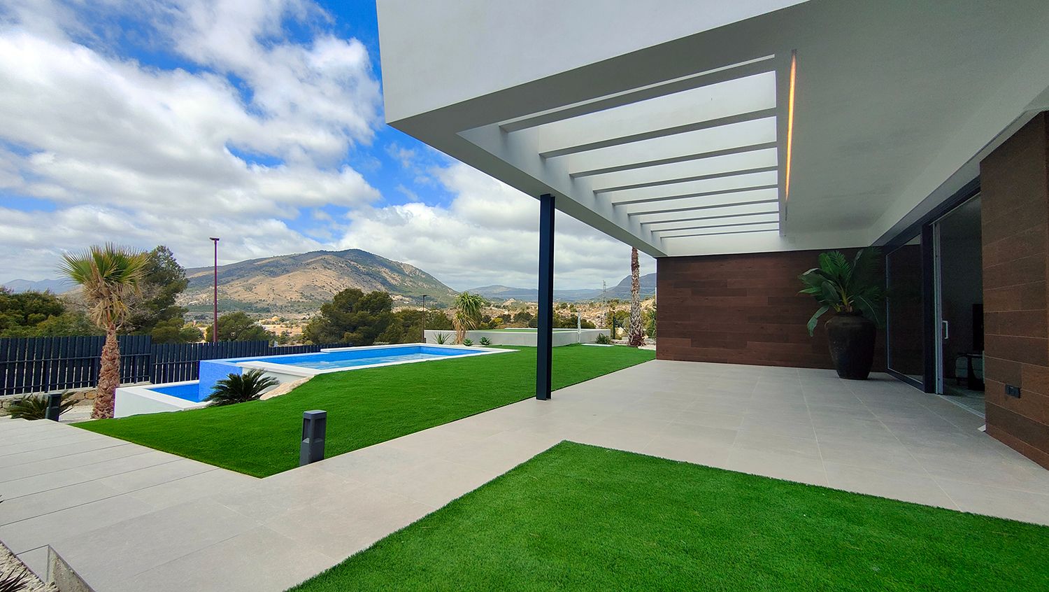 Villa im modernen Stil mit Meerblick in der Urbanisation Sea Hills Finestrat