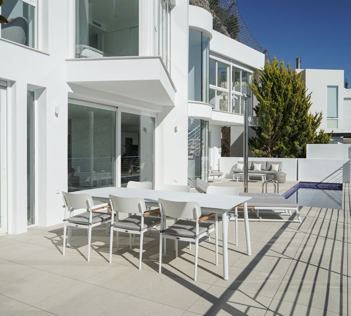 Moderne nieuwbouw villa met zeezicht te koop in Altea