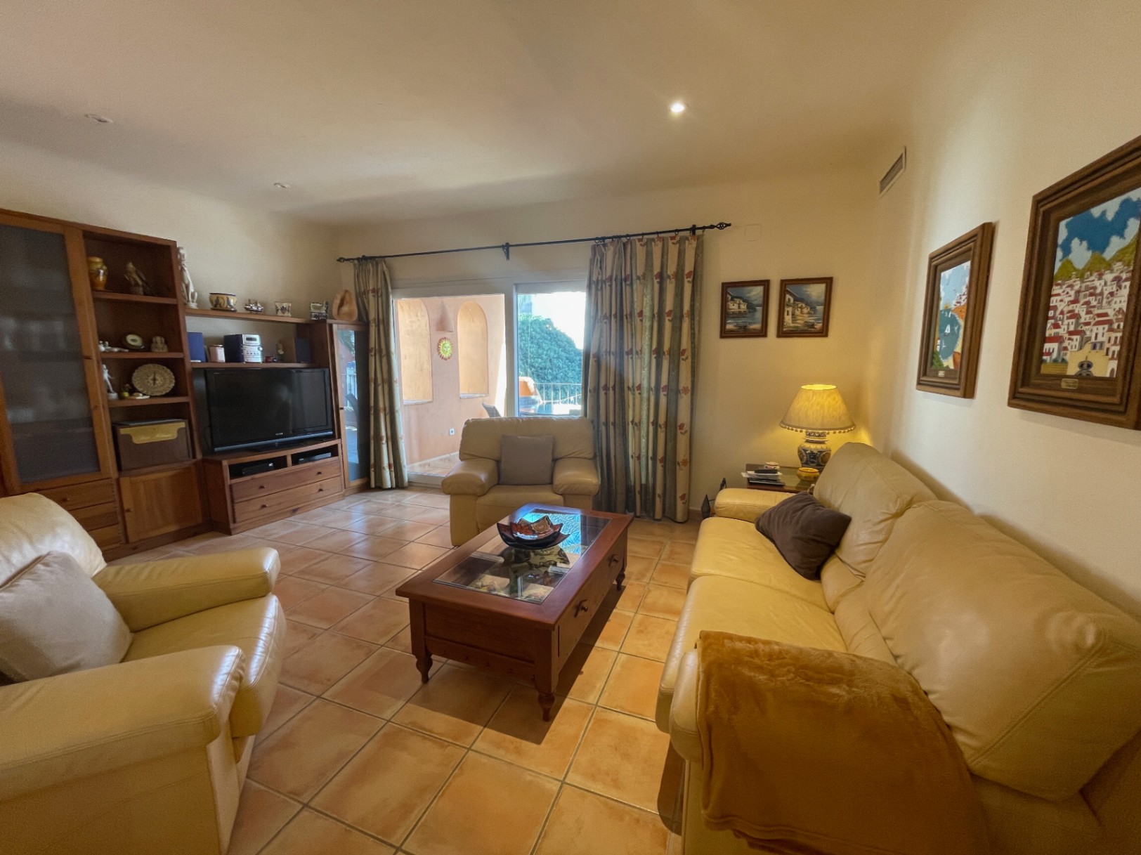 Spacious apartment in the centre of Moraira
