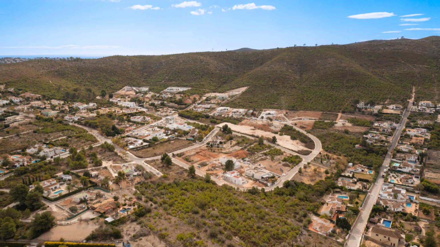 Nieuwbouw villa in Ibiza-stijl te koop in Las Lomas del Rey Jávea, Costa Blanca
