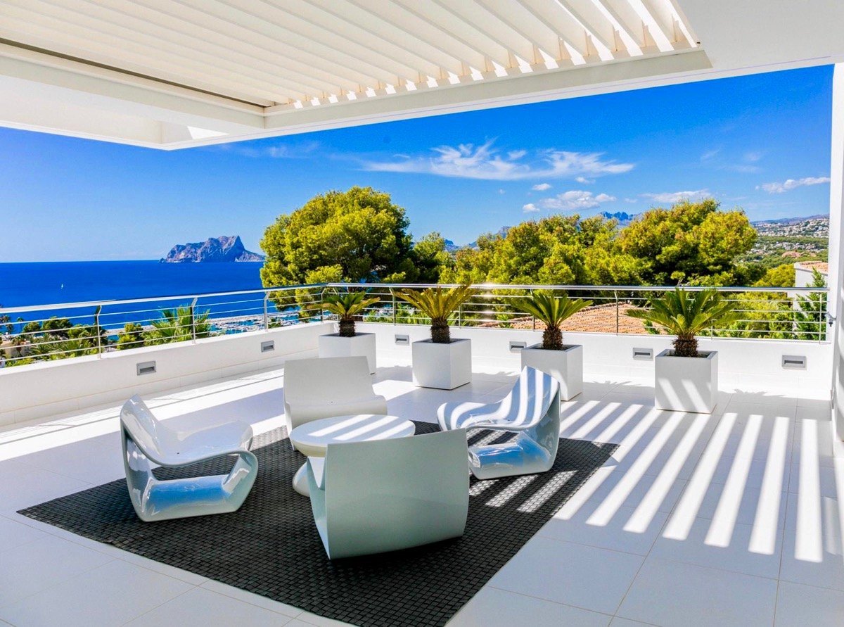 Moderne Luxusvilla zum Verkauf in El Portet de Moraira mit Meerblick