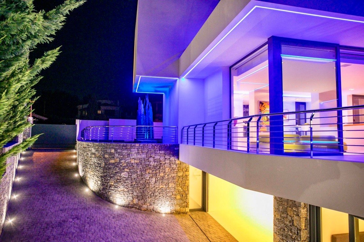 Moderne villa met zeezicht te koop in Portet Moraira, Costa Blanca
