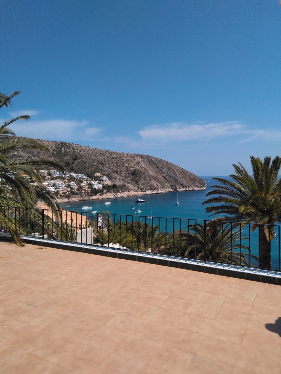 Villa de estilo mediterráneo en venta en primera línea de mar en El Portet de Moraira