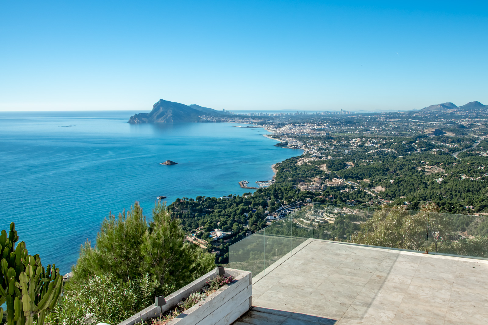 Moderne villa in mediterrane stijl met uitzicht op zee in Altea Hills