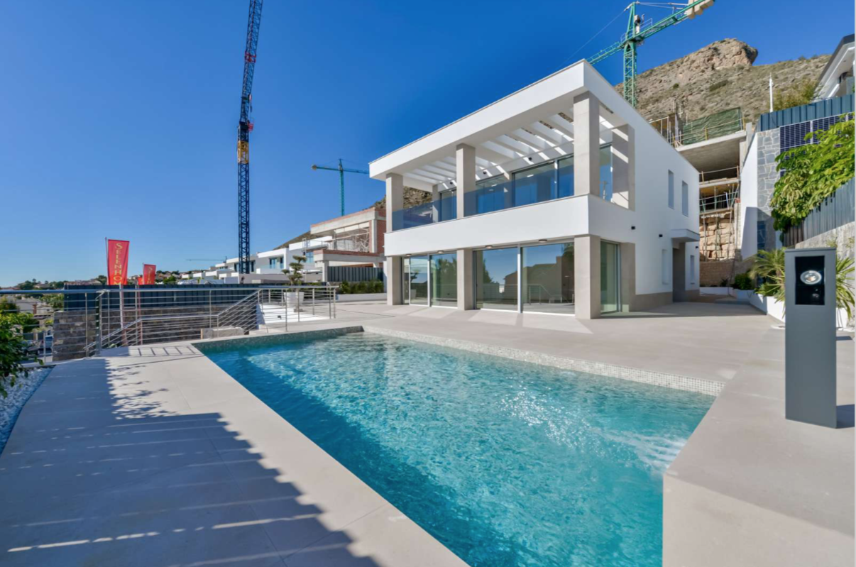 Villa de style moderne avec vue sur la mer à Sierra Cortina Resort Finestrat